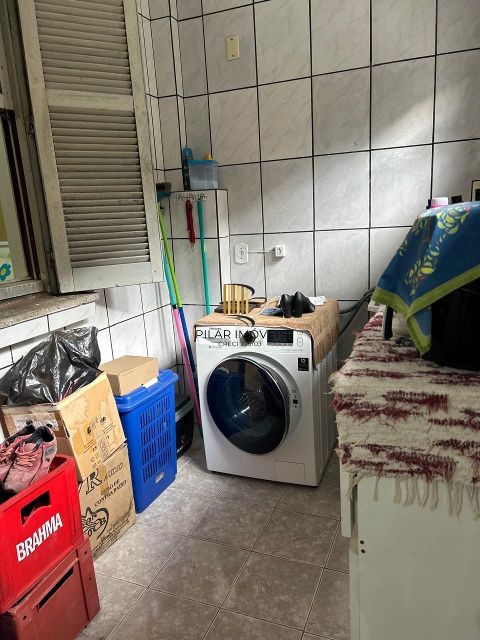 Apartamento desocupado e pronto para morar, 03 dormitórios, bairro IAPI