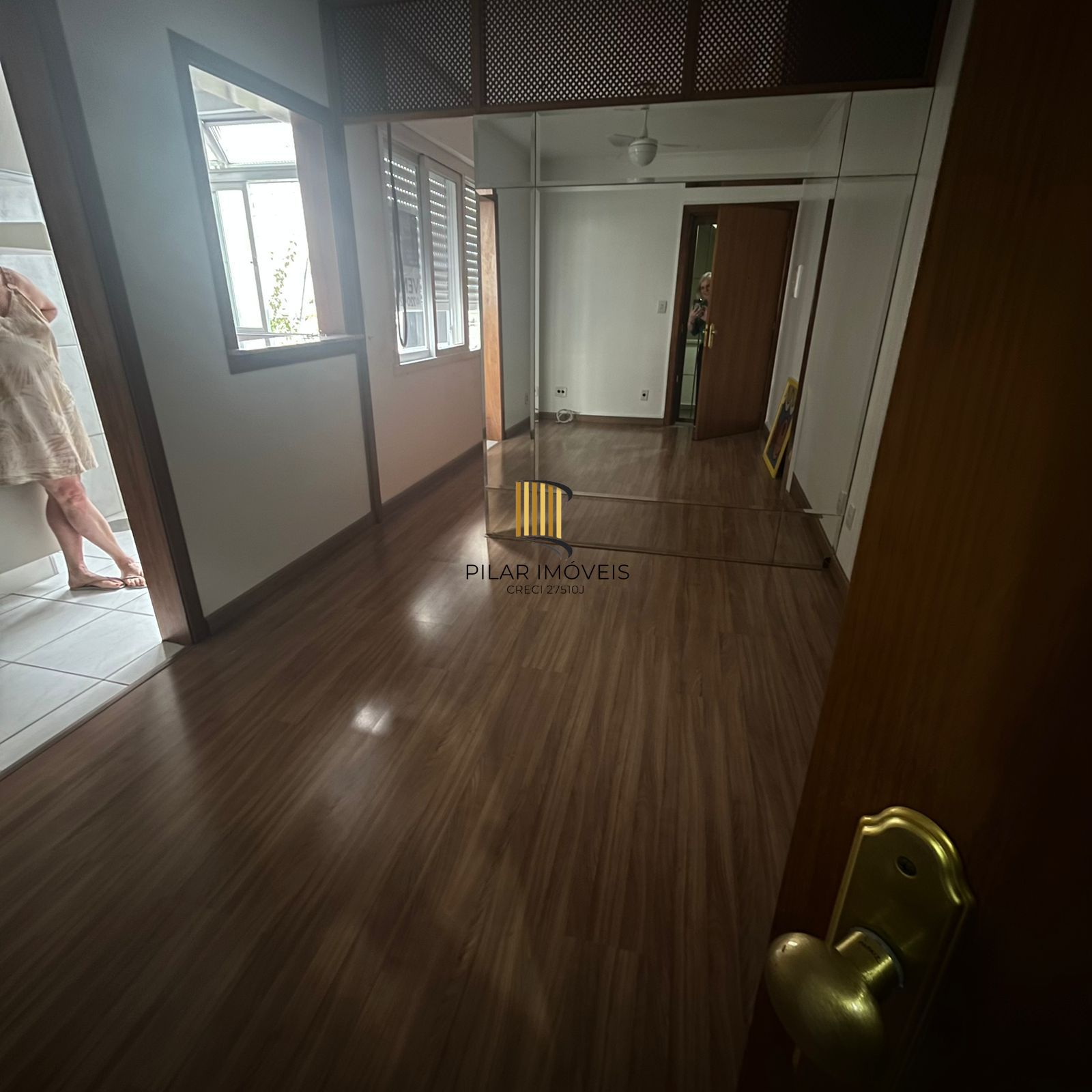 Excelente JK semimobiliado, bairro Passo da Areia, Porto Alegre/RS