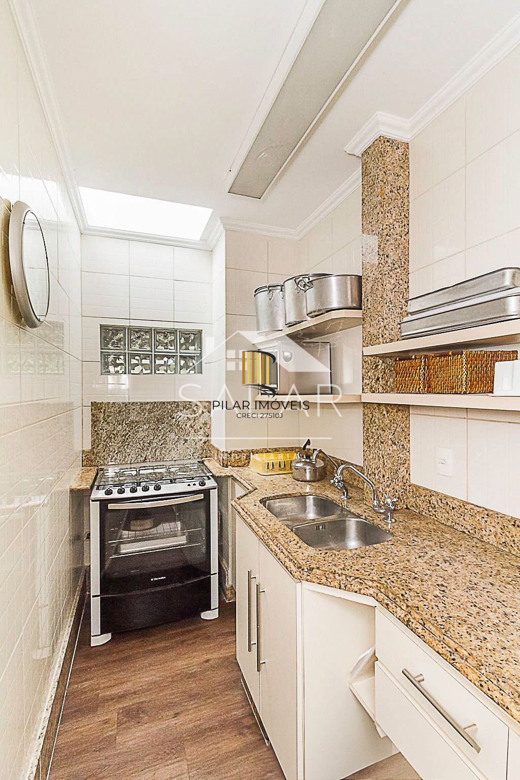 Apartamento de 02 dormitórios, no Bairro Menino Deus, Porto Alegre/RS