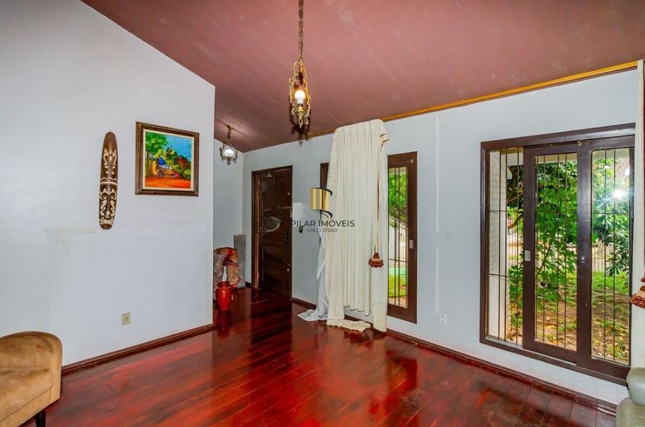 Casa em ótima localização, com 201m², Bairro Medianeira, Porto Alegre/RS