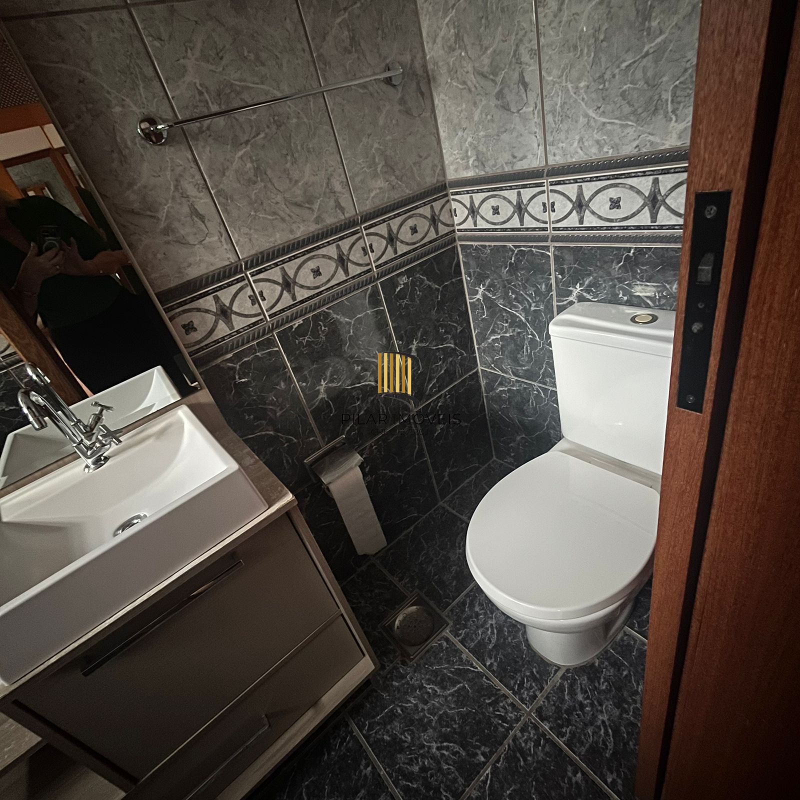 Excelente JK semimobiliado, bairro Passo da Areia, Porto Alegre/RS