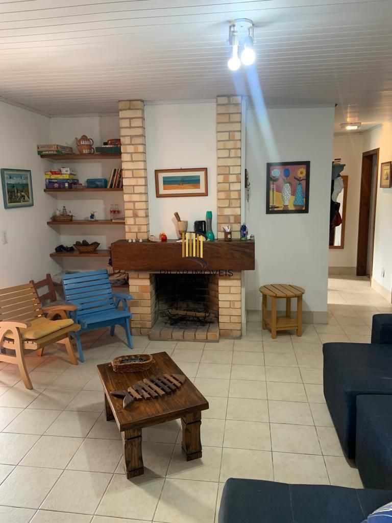 Casa com Piscina e Espaço Gourmet à Venda em  – 3 Dormitórios | Mariluz Plano D