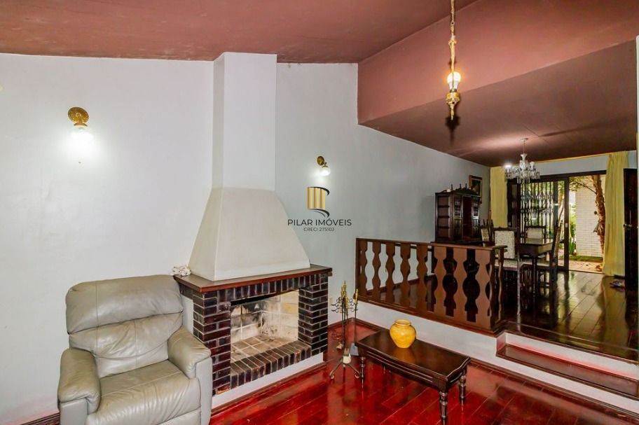 Casa em ótima localização, com 201m², Bairro Medianeira, Porto Alegre/RS