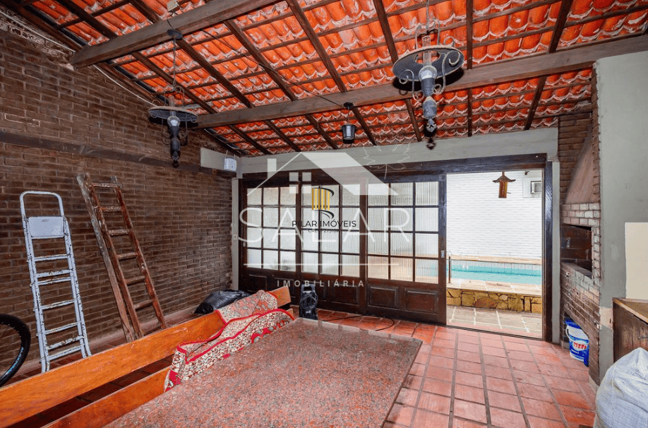 Casa em ótima localização, com 201m², Bairro Medianeira, Porto Alegre/RS