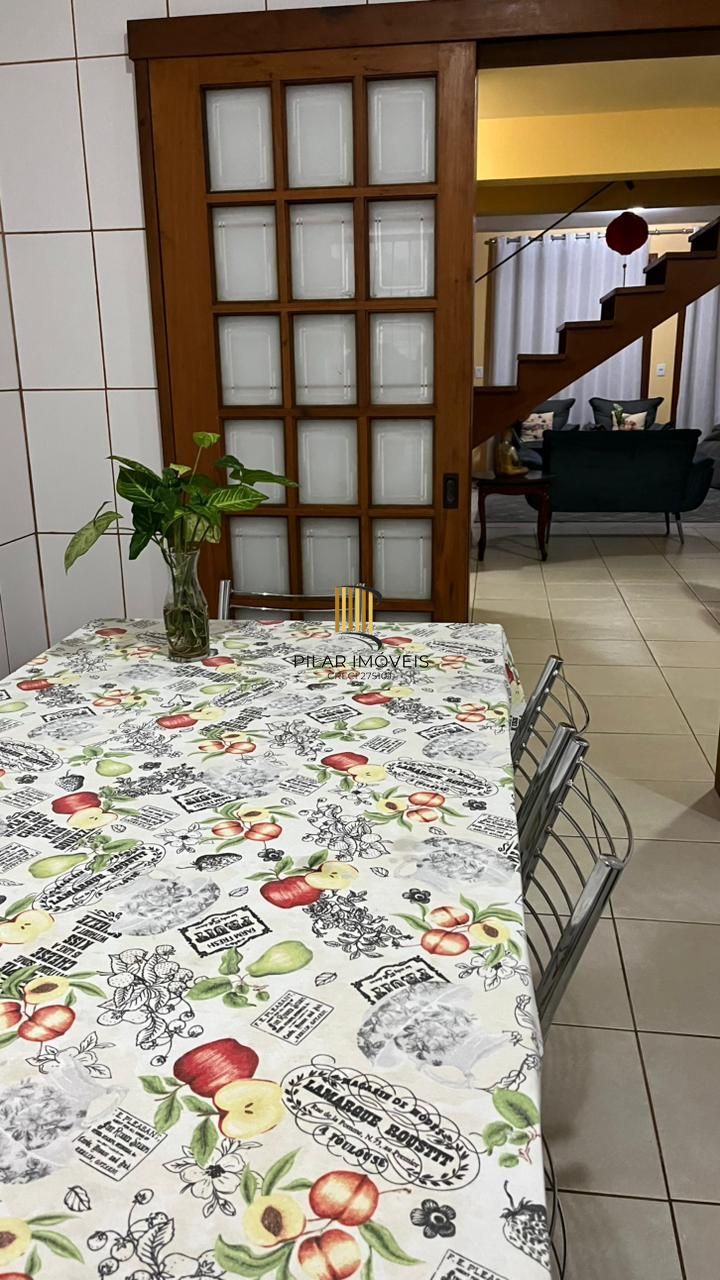 Sobrado Imponente com 4 Andares e 230m² – Garden Privativo e Lareira | R$ 1.480.000