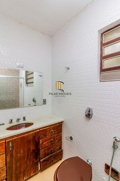 Casa em ótima localização, com 201m², Bairro Medianeira, Porto Alegre/RS