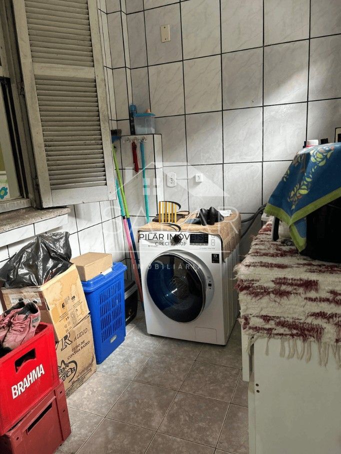 Apartamento desocupado e pronto para morar, 03 dormitórios, bairro IAPI