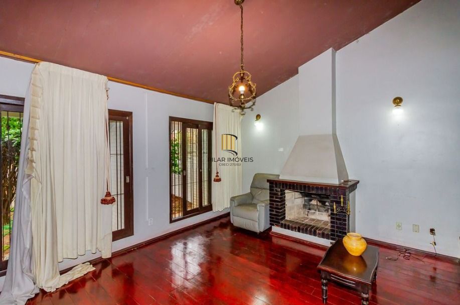 Casa em ótima localização, com 201m², Bairro Medianeira, Porto Alegre/RS