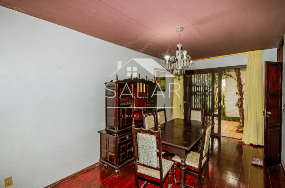 Casa em ótima localização, com 201m², Bairro Medianeira, Porto Alegre/RS