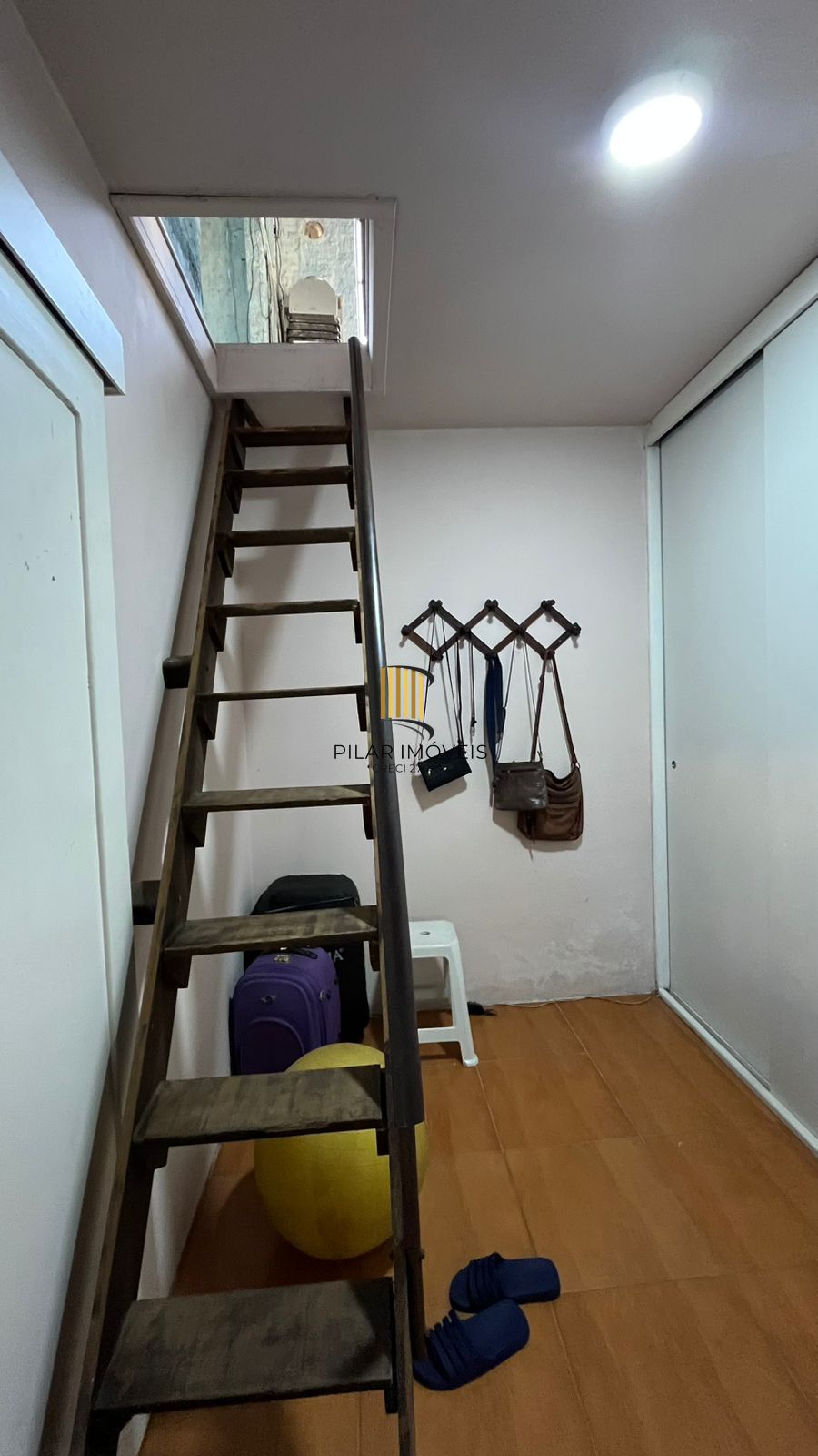 Casa de 03 dormitórios com suíte, Bairro Camaquã, Porto Alegre/RS