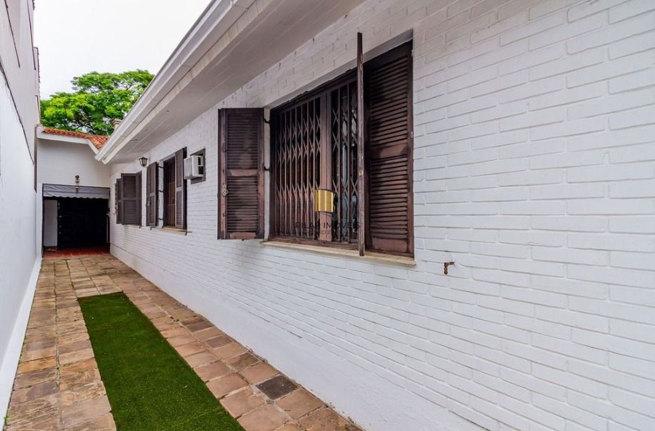 Casa em ótima localização, com 201m², Bairro Medianeira, Porto Alegre/RS