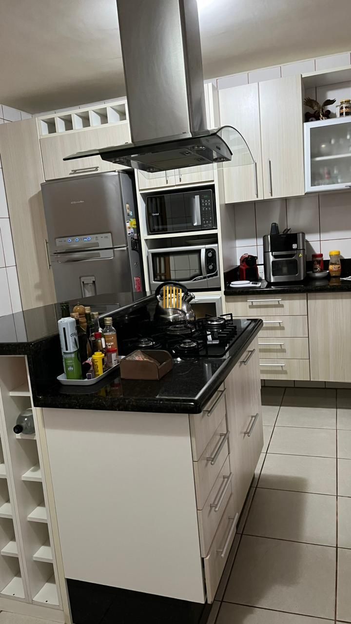 Sobrado Imponente com 4 Andares e 230m² – Garden Privativo e Lareira | R$ 1.480.000