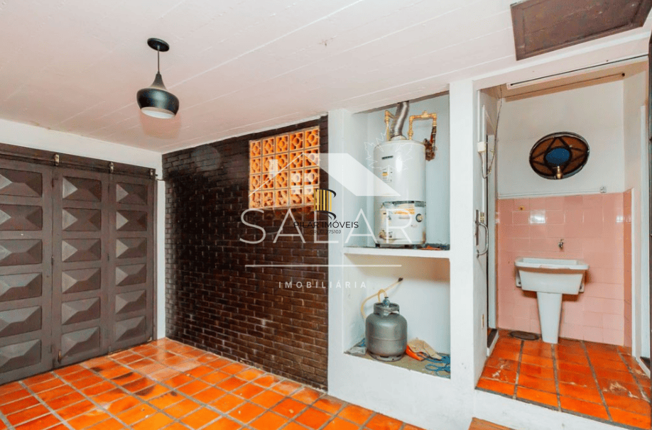 Casa em ótima localização, com 201m², Bairro Medianeira, Porto Alegre/RS