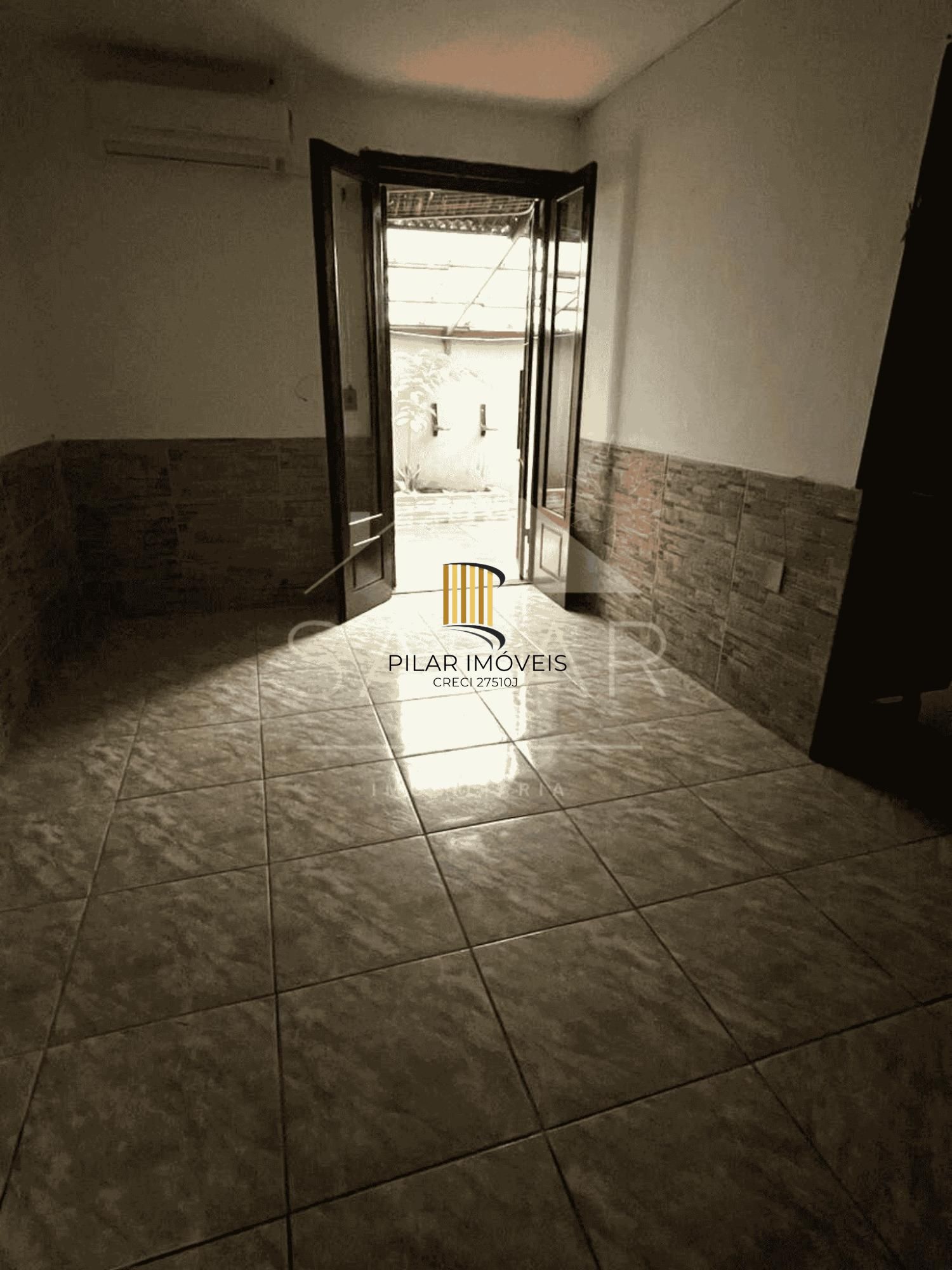 Em busca de um novo lar aconchegante e bem localizado? Apresentamos este encantador apartamento residencial no coração do bairro Partenon, em Porto Alegre, Rio Grande do Sul. Com 1 quarto, 1 banheiro e 1 vaga de garagem, este imóvel desocupado e financiável é ideal para quem busca praticidade e conforto.