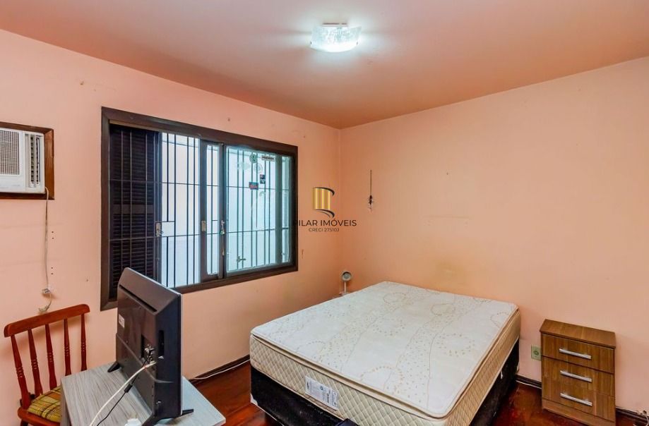 Casa em ótima localização, com 201m², Bairro Medianeira, Porto Alegre/RS