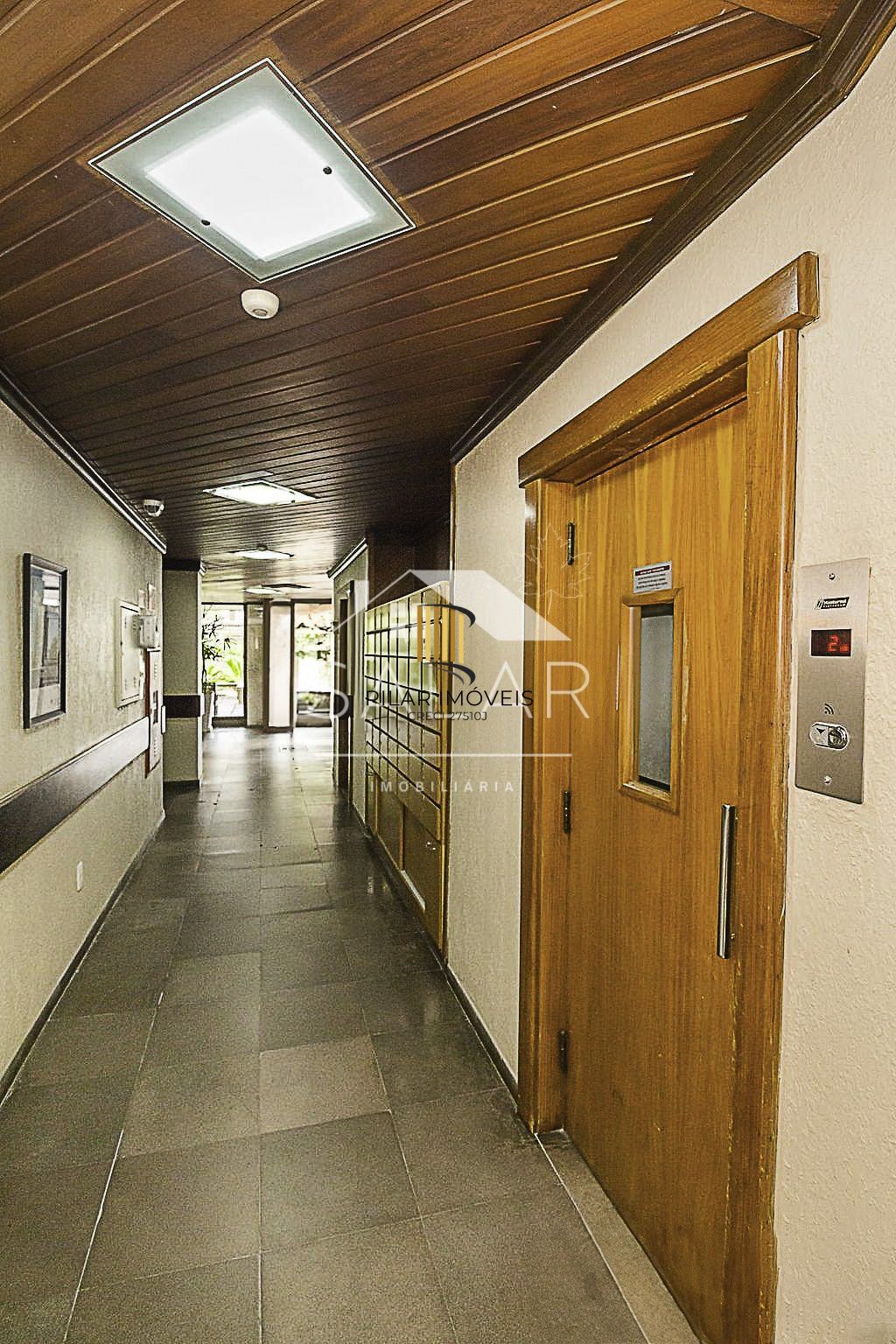 Apartamento de 02 dormitórios, no Bairro Menino Deus, Porto Alegre/RS