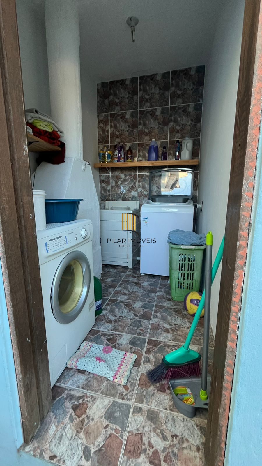 Casa de 03 dormitórios com suíte, Bairro Camaquã, Porto Alegre/RS