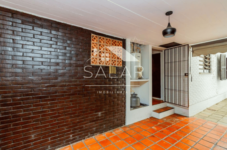 Casa em ótima localização, com 201m², Bairro Medianeira, Porto Alegre/RS