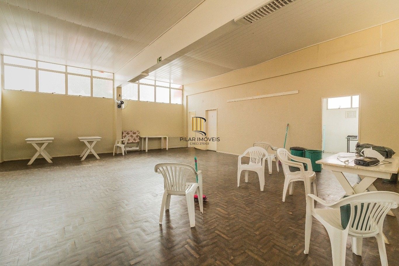 Excelente oportunidade para quem busca praticidade, conforto e boa localização, no bairro Jardim Itu em Porto Alegre.