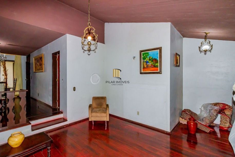 Casa em ótima localização, com 201m², Bairro Medianeira, Porto Alegre/RS