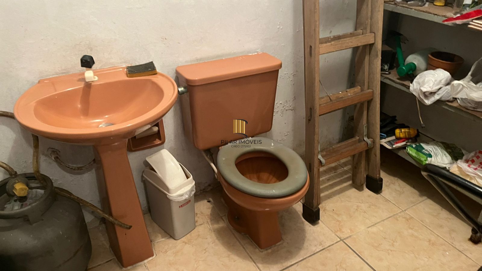 Terreno com duas casas no pátio, Bairro Teresópolis, Porto Alegre, Rio Grande do Sul