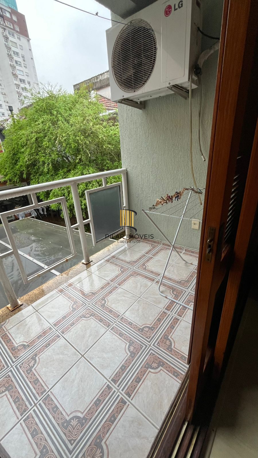 Sobrado Imponente com 4 Andares e 230m² – Garden Privativo e Lareira | R$ 1.480.000