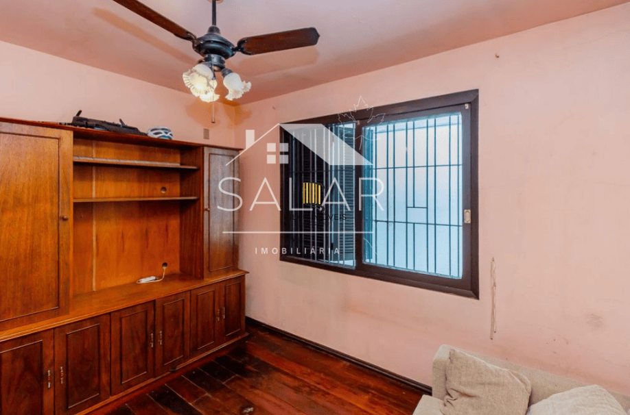 Casa em ótima localização, com 201m², Bairro Medianeira, Porto Alegre/RS