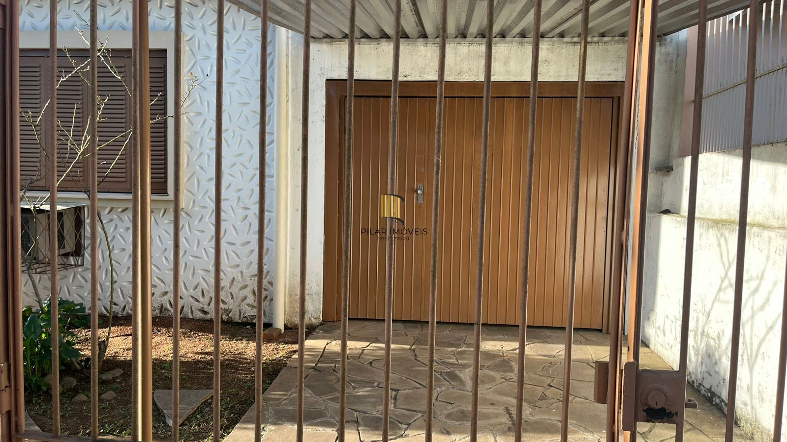 Terreno com duas casas no pátio, Bairro Teresópolis, Porto Alegre, Rio Grande do Sul