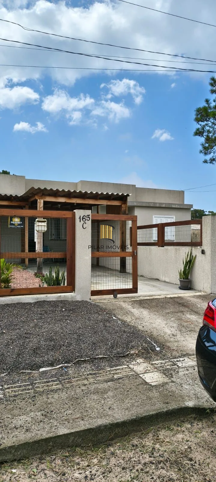 Casa na praia com 2 dormitórios e vaga — aceita troca por apartamento em Porto Alegre