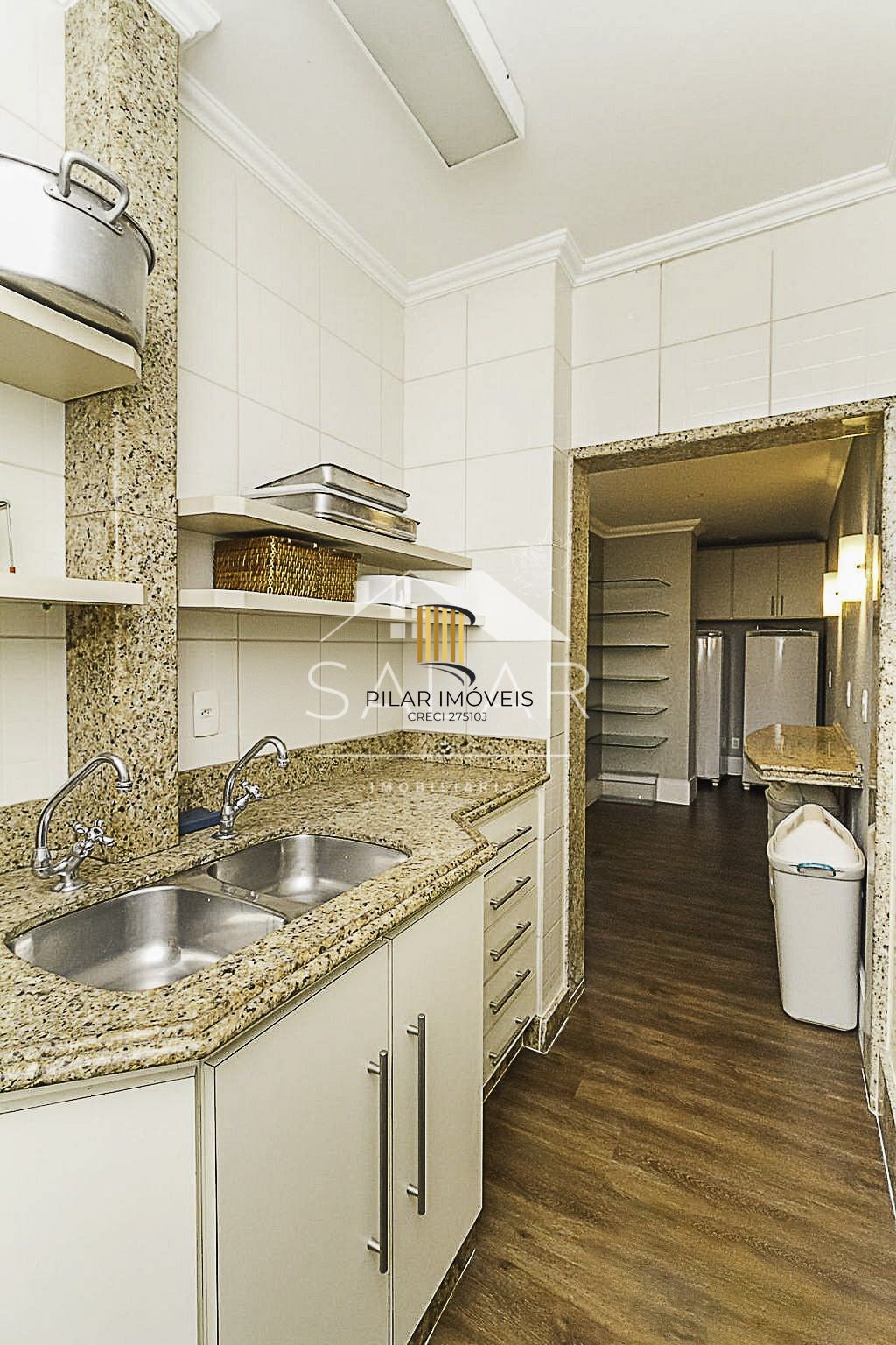 Apartamento de 02 dormitórios, no Bairro Menino Deus, Porto Alegre/RS