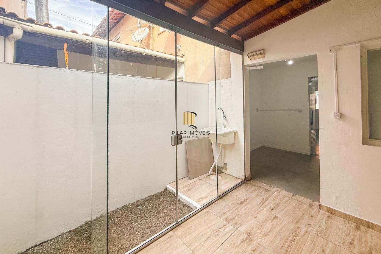 Casa de Condomínio 2 dormitórios no bairro Passo da Areia