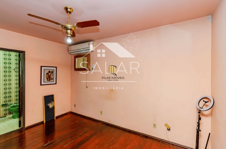 Casa em ótima localização, com 201m², Bairro Medianeira, Porto Alegre/RS