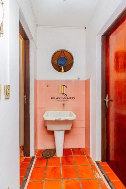 Casa em ótima localização, com 201m², Bairro Medianeira, Porto Alegre/RS