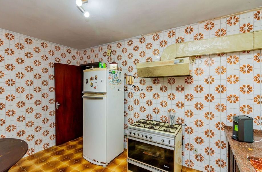 Casa em ótima localização, com 201m², Bairro Medianeira, Porto Alegre/RS