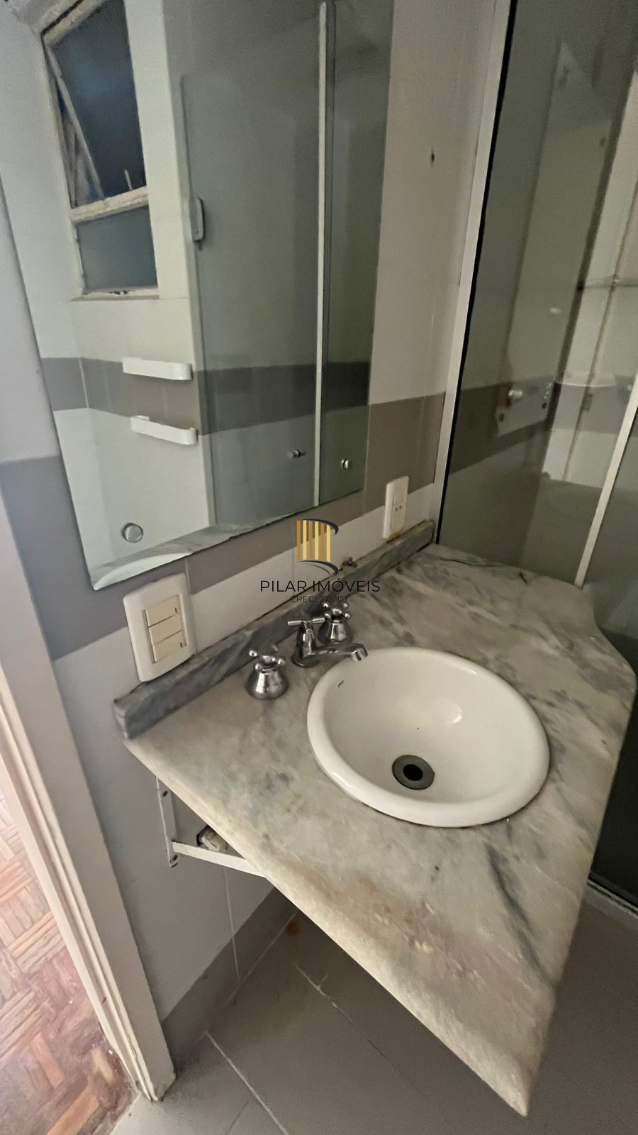 Apartamento de 02 dormitórios, Bairro Medianeira, Porto Alegre/RS