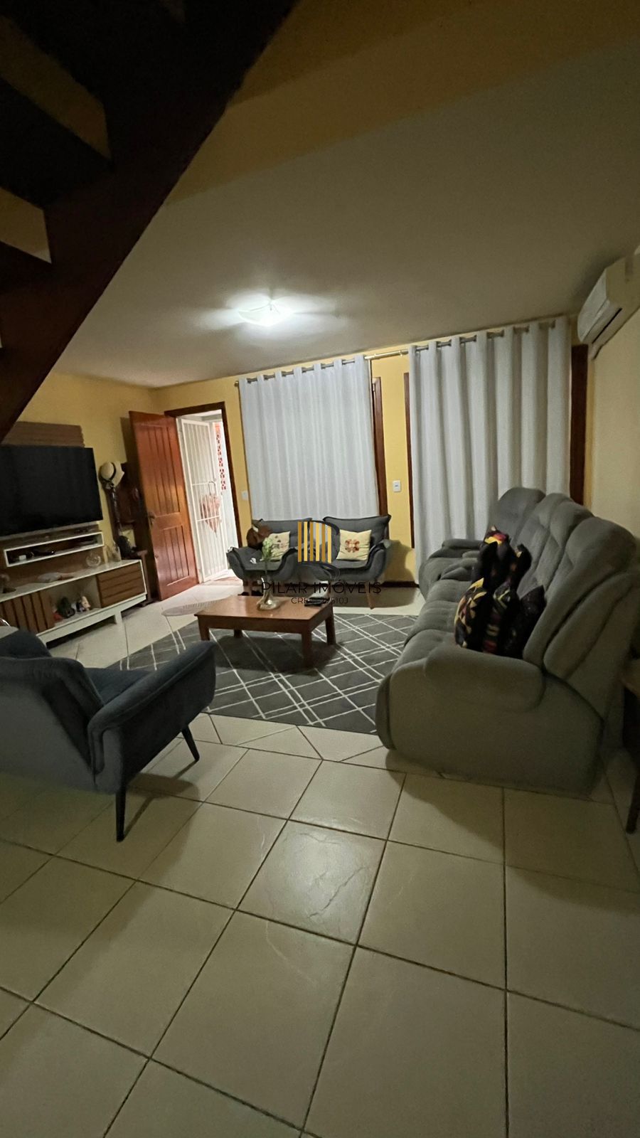 Sobrado Imponente com 4 Andares e 230m² – Garden Privativo e Lareira | R$ 1.480.000