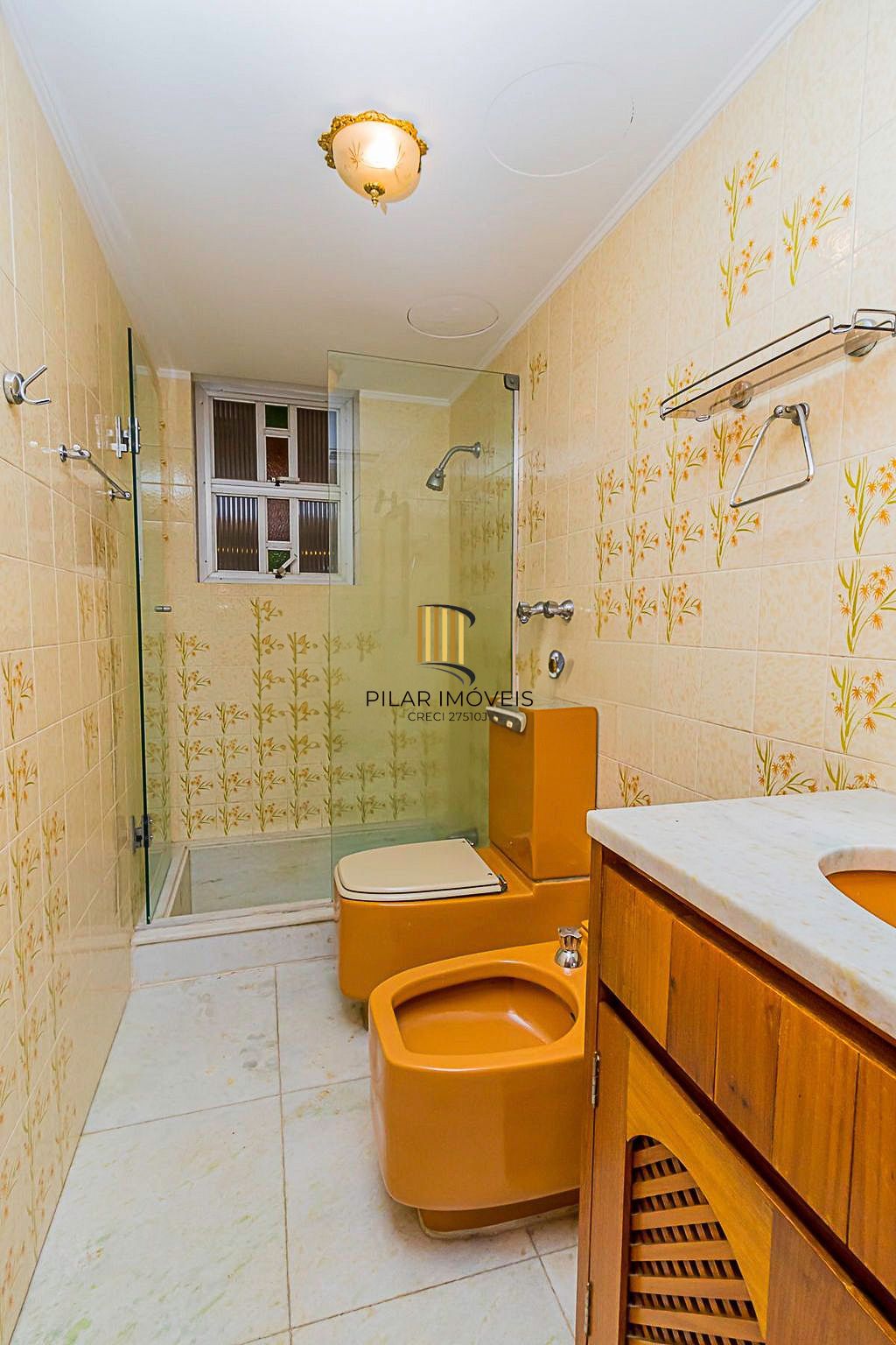 Apartamento de 02 dormitórios com estilo, Bairro Menino Deus, Porto Alegre, Rio Grande do Sul