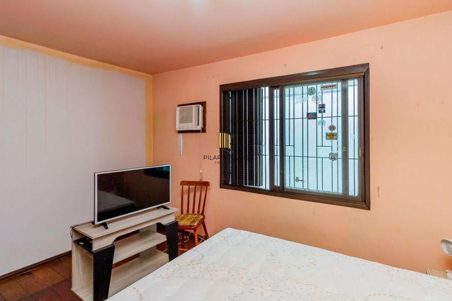 Casa em ótima localização, com 201m², Bairro Medianeira, Porto Alegre/RS