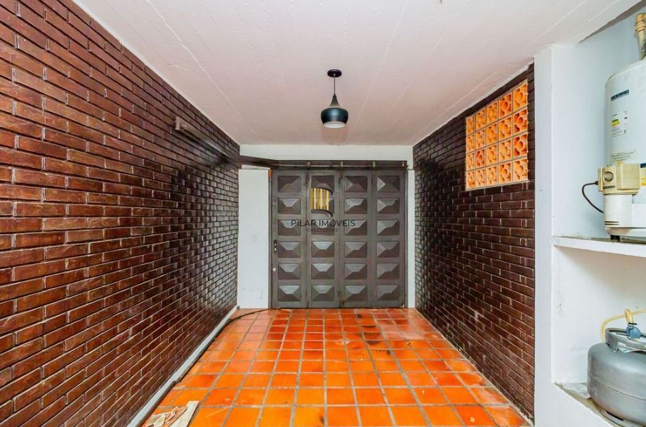 Casa em ótima localização, com 201m², Bairro Medianeira, Porto Alegre/RS