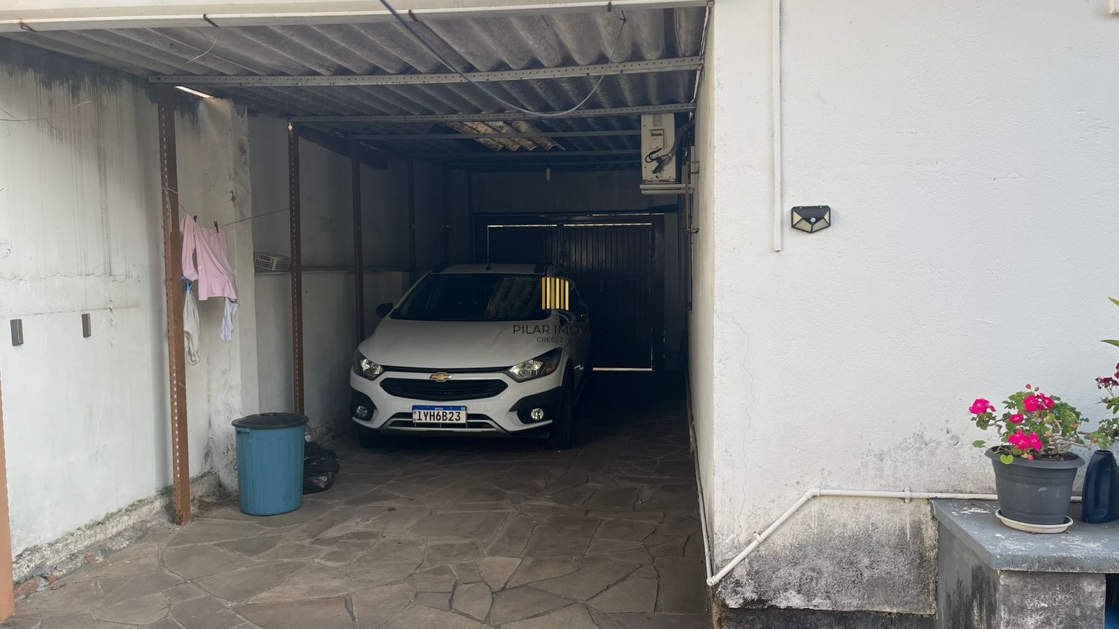 Terreno com duas casas no pátio, Bairro Teresópolis, Porto Alegre, Rio Grande do Sul