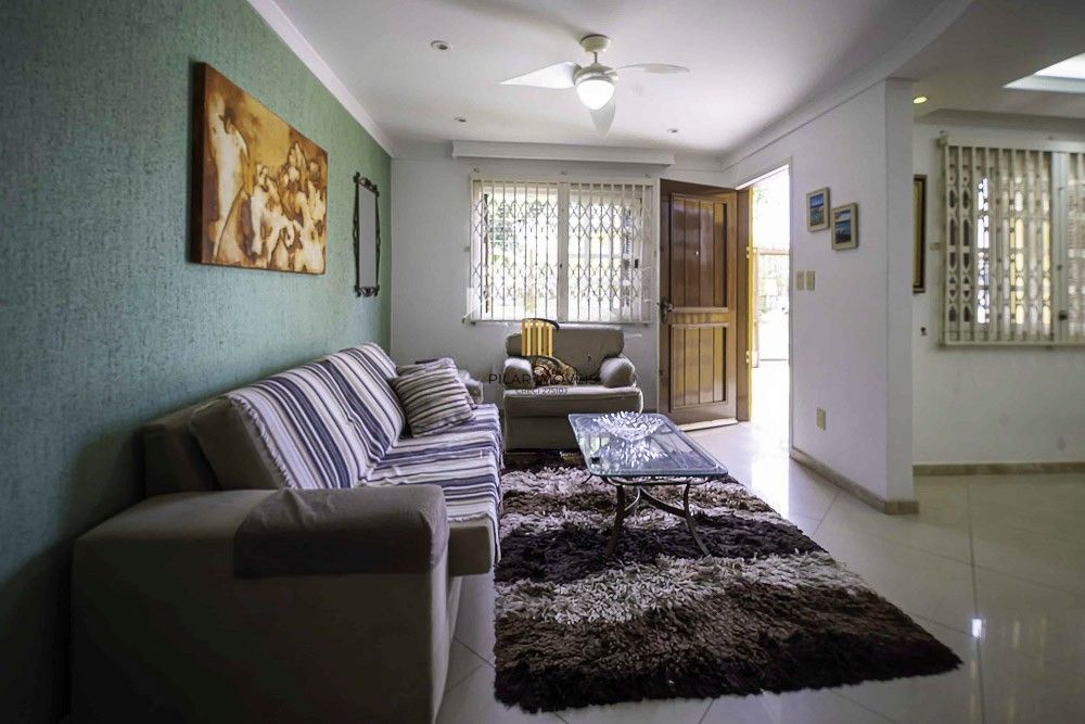 Casa com 02 pavimentos, 03 dormitórios, Bairro Intercap, Porto Alegre, Rio Grande do Sul