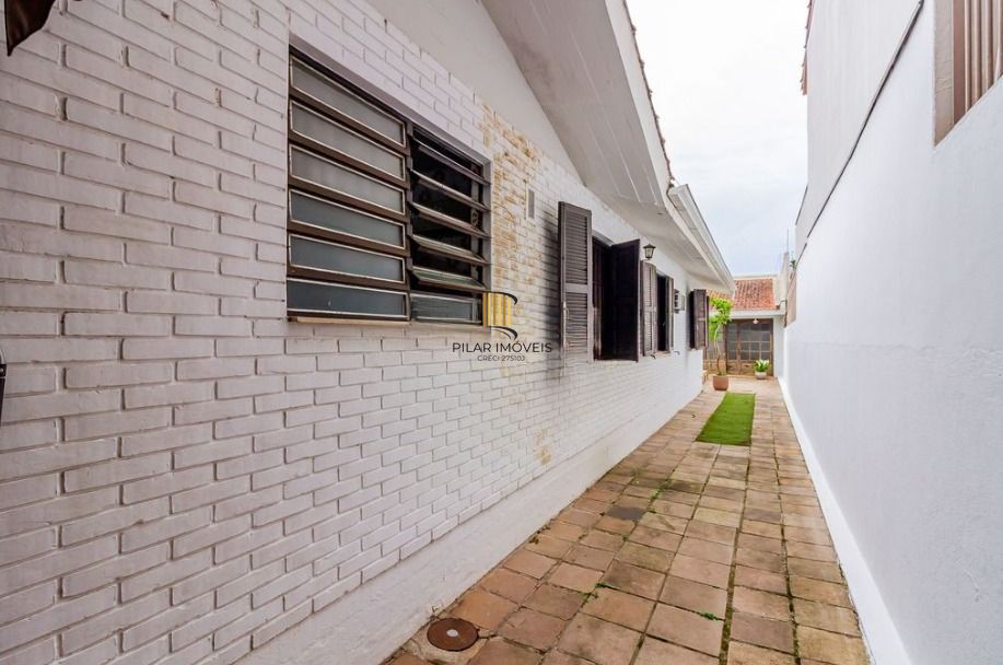 Casa em ótima localização, com 201m², Bairro Medianeira, Porto Alegre/RS