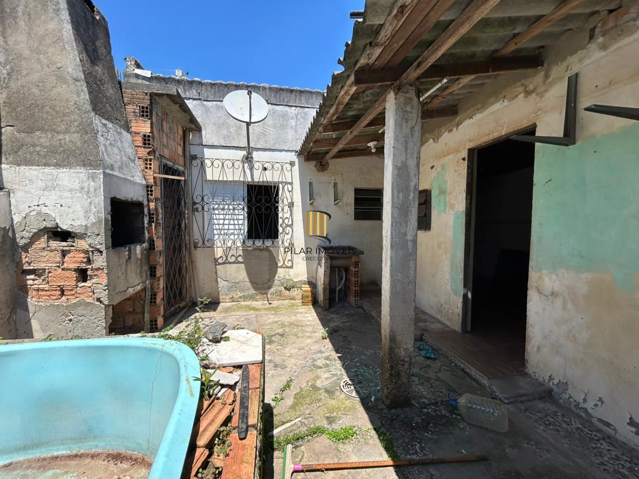 CASA COM 2 DORMITÓRIOS NO  BAIRRO FARRAPOS