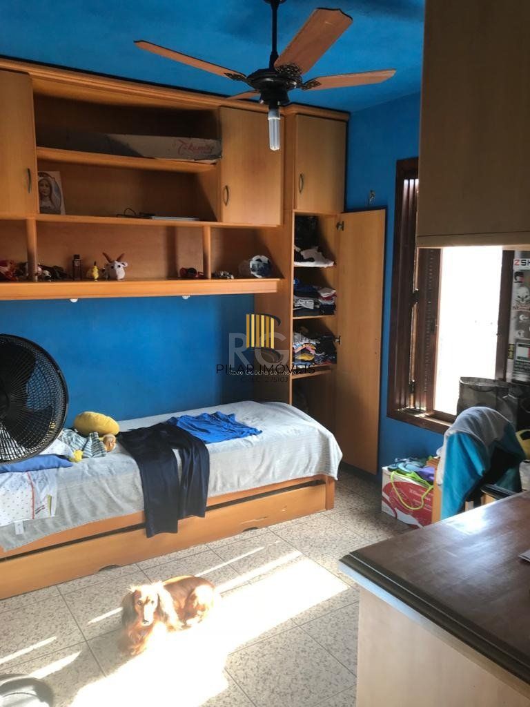 Casa para Venda - 270m², 4 dormitórios, sendo 1 suites, 5 vagas - Partenon