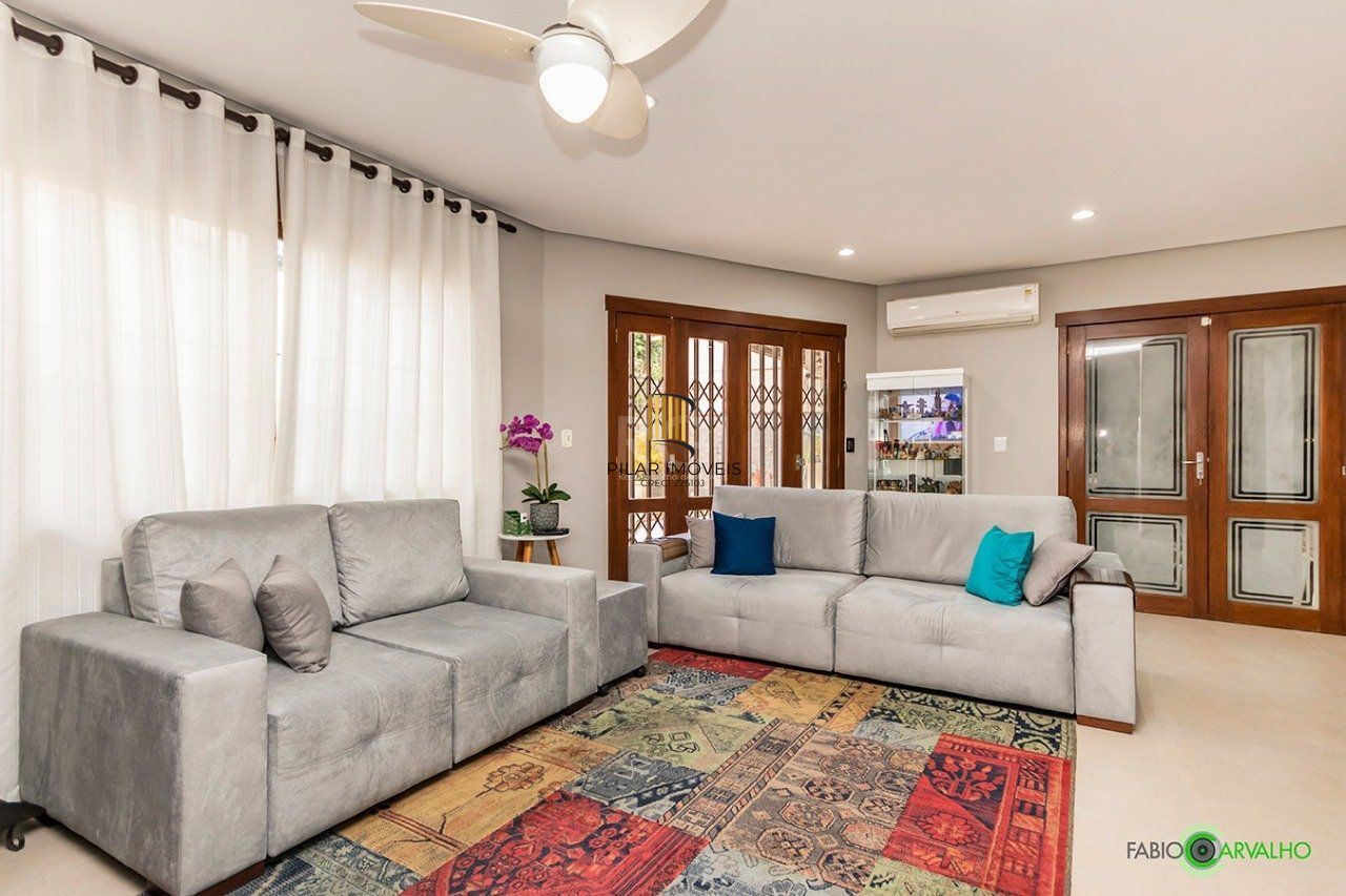 Sobrado para Venda - 335m², 4 dormitórios, sendo 2 suites, 3 vagas - Petrópolis