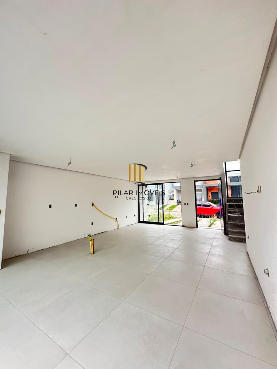Casa Moderna com Piscina Privativa e 3 Quartos em Condomínio Fechado