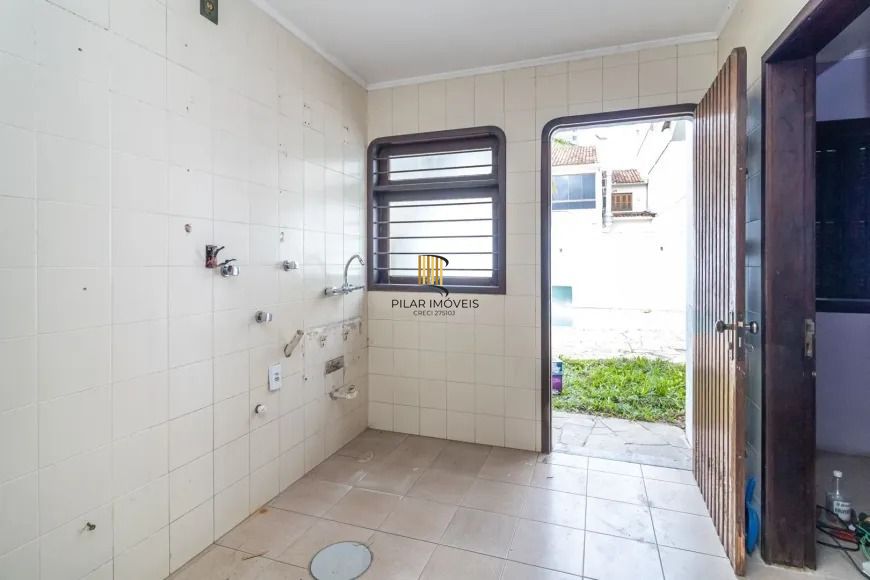 Casa / 3 Dormitórios / 1 Suíte / 3 Vagas / Churrasqueira / Piscina / Jardim Planalto / Jardim Itu / Porto Alegre / RS