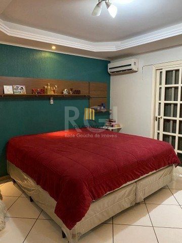 Sobrado para Venda - 204m², 3 dormitórios, sendo 1 suites, 2 vagas - Sarandi