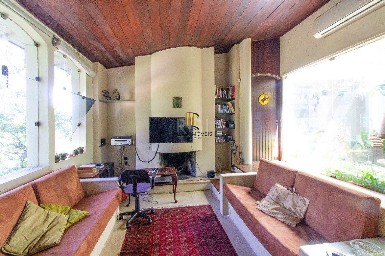 Casa para Venda - 422m², 6 dormitórios, sendo 2 suites, 5 vagas - Vila Assunção