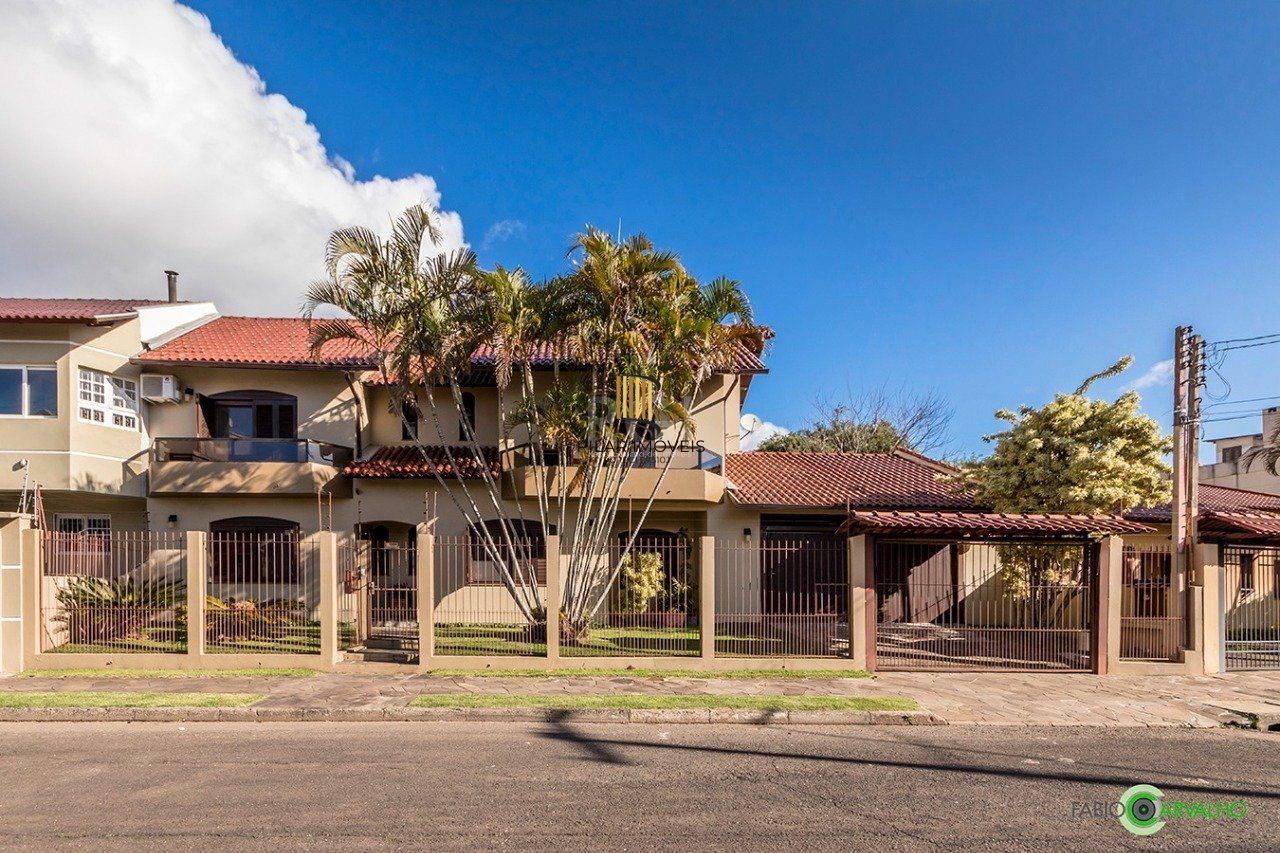 Sobrado para Venda - 335m², 4 dormitórios, sendo 2 suites, 3 vagas - Petrópolis - Pilar Imóveis